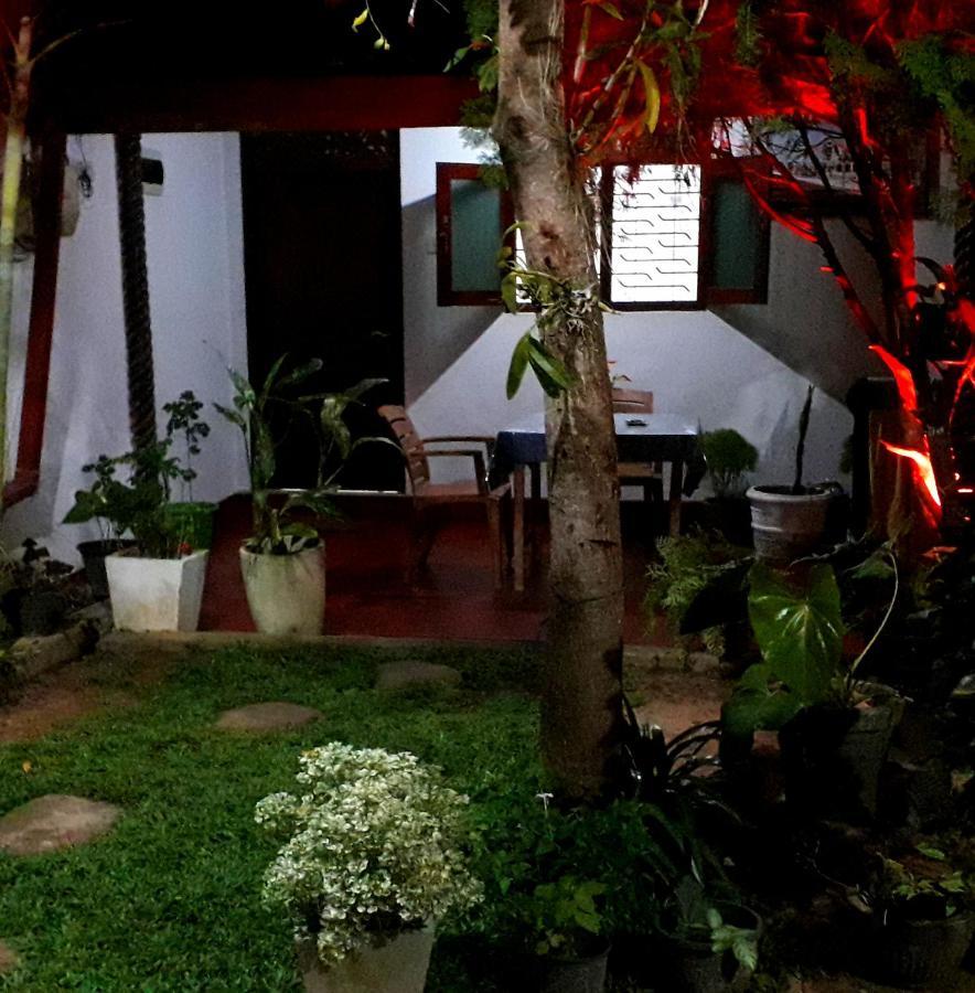 Margosa Guesthouse Mirissa Kültér fotó
