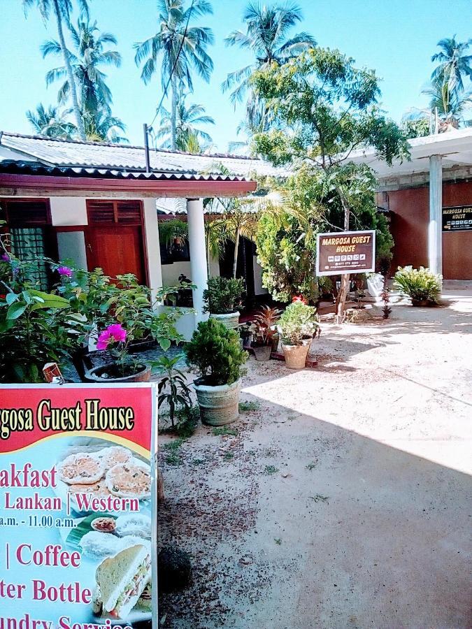 Margosa Guesthouse Mirissa Kültér fotó